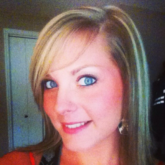 Profile Picture of Priscilla Shofstall (@cilla323) on Poshmark