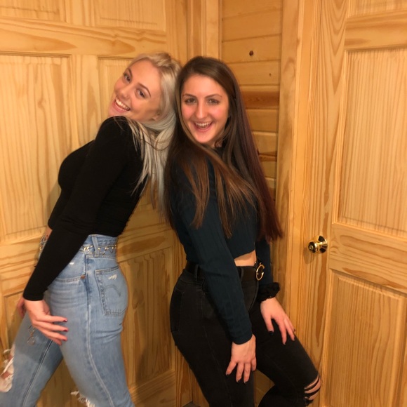 Profile Picture of Jenna Peterson (@jennap8877) on Poshmark