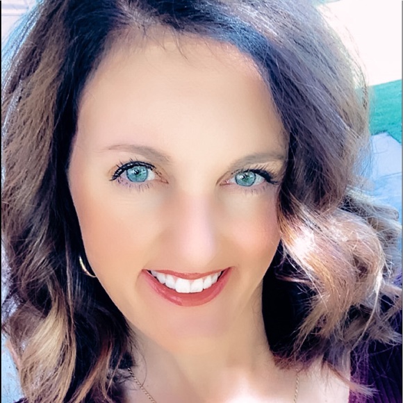 Profile Picture of Sherry Swanson (@sherrbear81) on Poshmark