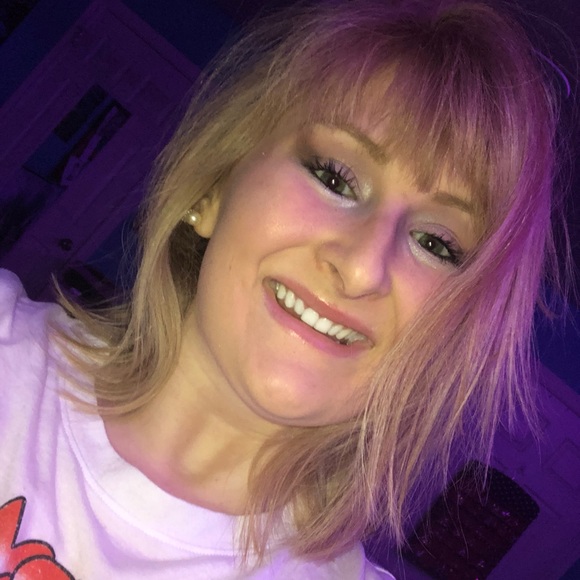 Profile Picture of Grace Hobbs (@gracehobbs) on Poshmark