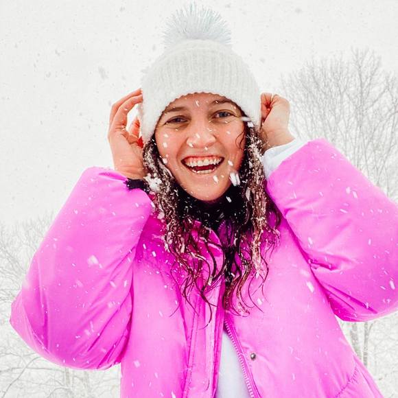 Profile Picture of Isabella Statnick (@isabella_stat) on Poshmark
