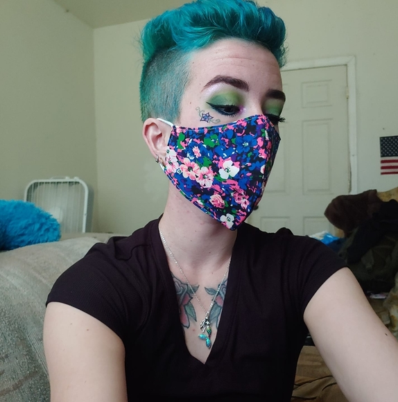 Profile Picture of Angela Olson (@angelaolson705) on Poshmark