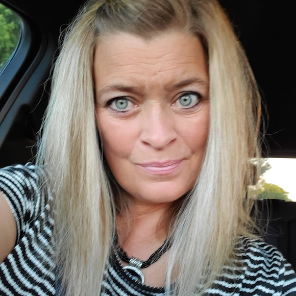 Profile Picture of Sue 'arnesen' rogge (@srogge33) on Poshmark