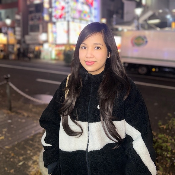 Profile Picture of Aira Yape (@airayape) on Poshmark