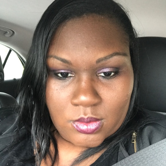 Profile Picture of Shawntye Huggins (@itztaye619) on Poshmark