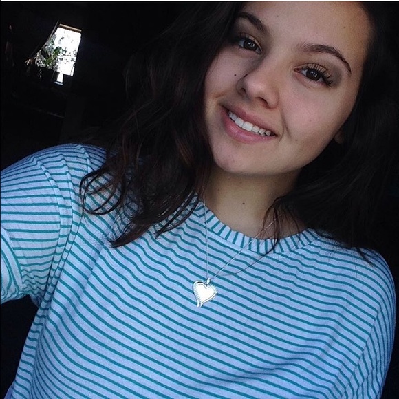 Profile Picture of Veronica Julian (@veyron_julian07) on Poshmark