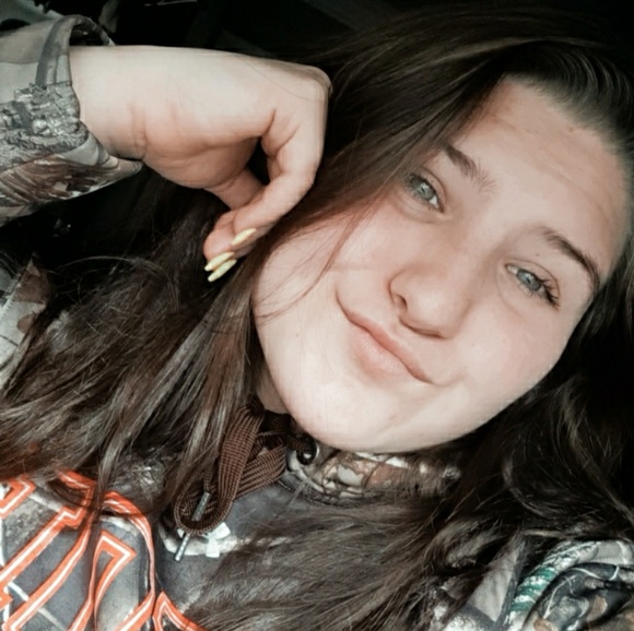 Profile Picture of Rachel Kanagy (@rakanagy79) on Poshmark