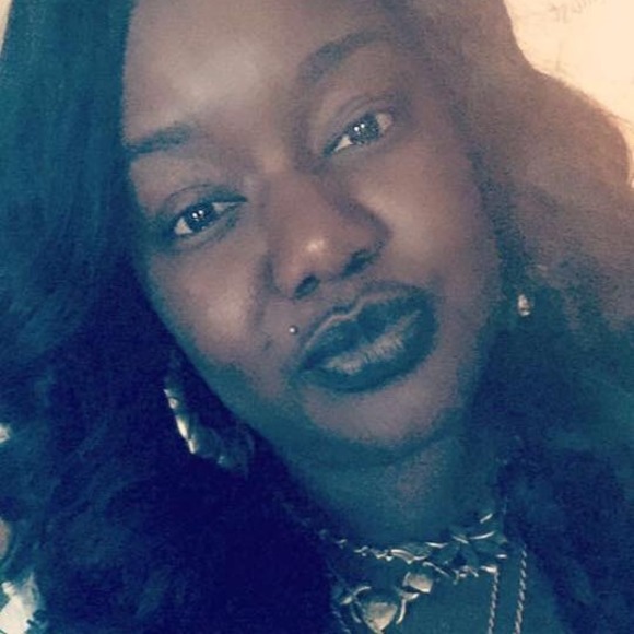 Profile Picture of Ebony Pressley (@ebken) on Poshmark