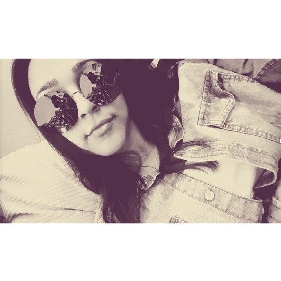 Profile Picture of Marissa Quinn (@quinnmarissa) on Poshmark