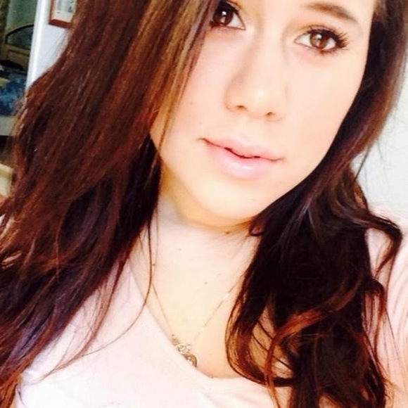 Profile Picture of Frankie Benson (@frankiebenson) on Poshmark
