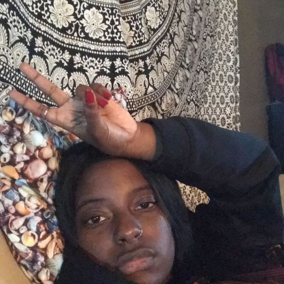 Profile Picture of Cibby Edwards (@cibbyedwards) on Poshmark