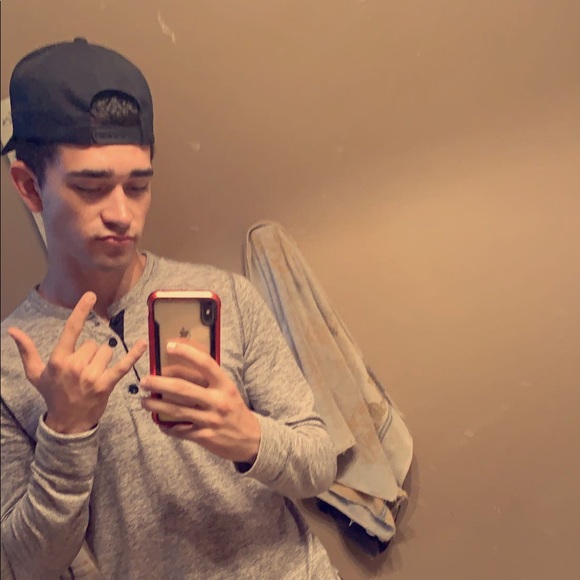 Profile Picture of James Farr (@jamesfarr939) on Poshmark