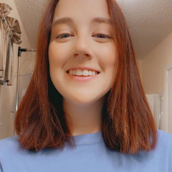 Profile Picture of Holli Boyd (@holliboyd44) on Poshmark