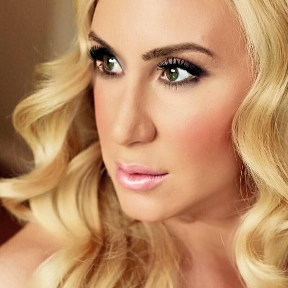 Profile Picture of Lisa Solano (@lsolano13) on Poshmark