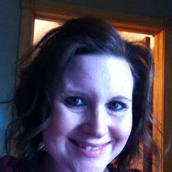Profile Picture of Melissa Lojewski (@mello4102) on Poshmark