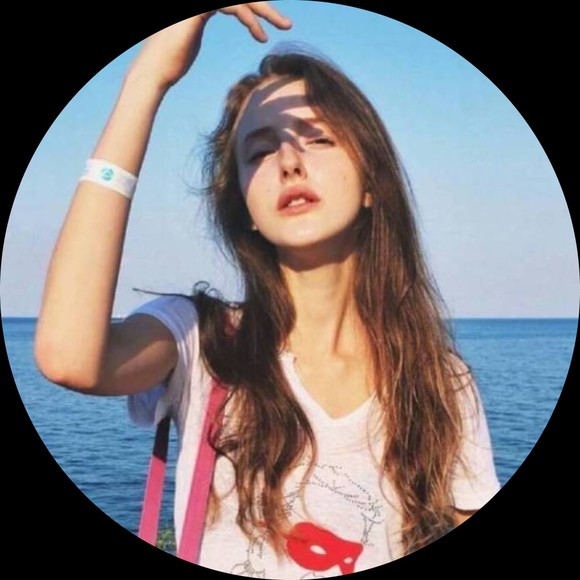 Profile Picture of Cyndy Schlicher (@cyndyschlicher) on Poshmark