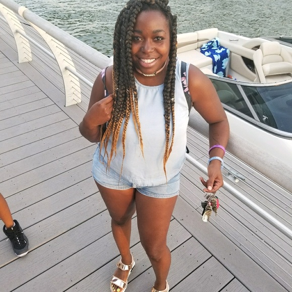 Profile Picture of Shulonda Jordan (@sharellj30) on Poshmark