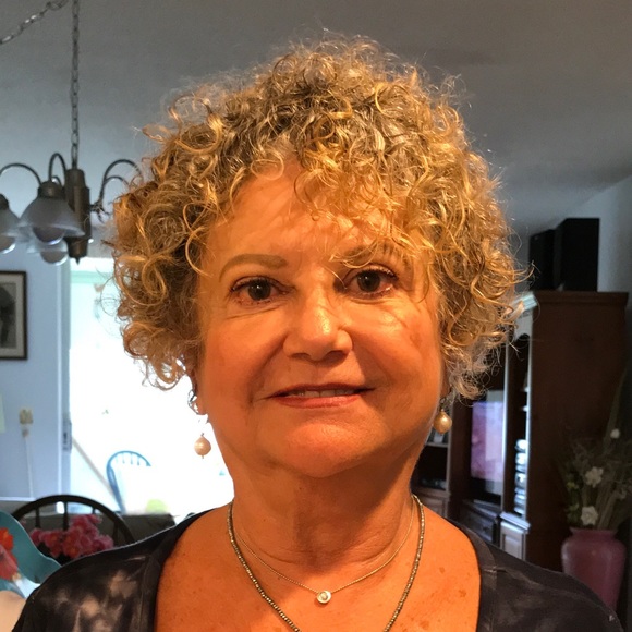 Profile Picture of Carmen Ledesma (@karmiel) on Poshmark