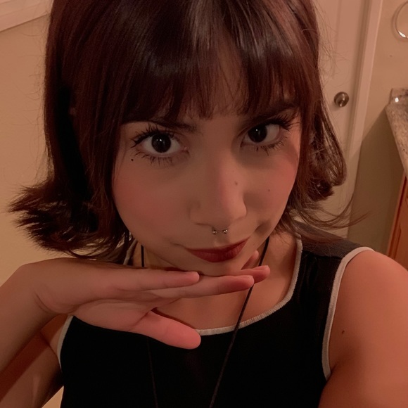 Profile Picture of Lea Perez (@leaperezz2k) on Poshmark