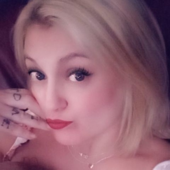 Profile Picture of Molly Niesen (@molly_niesen) on Poshmark