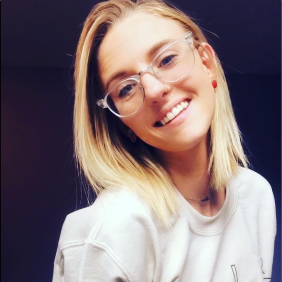 Profile Picture of Brooke Manderfield (@bmanderfield507) on Poshmark