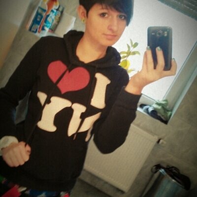Profile Picture of Michelle Lesser (@michelle_wayne7) on Twitter