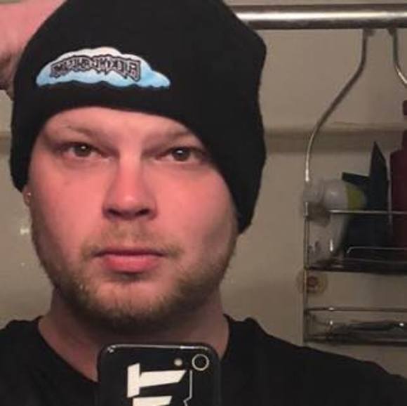 Profile Picture of Scott Pearson (@pearson6991) on Poshmark