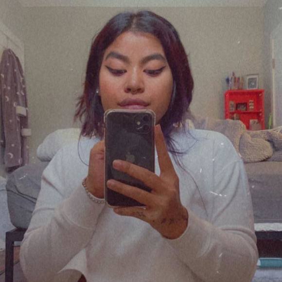 Profile Picture of Mia Olley (@miaolley) on Poshmark