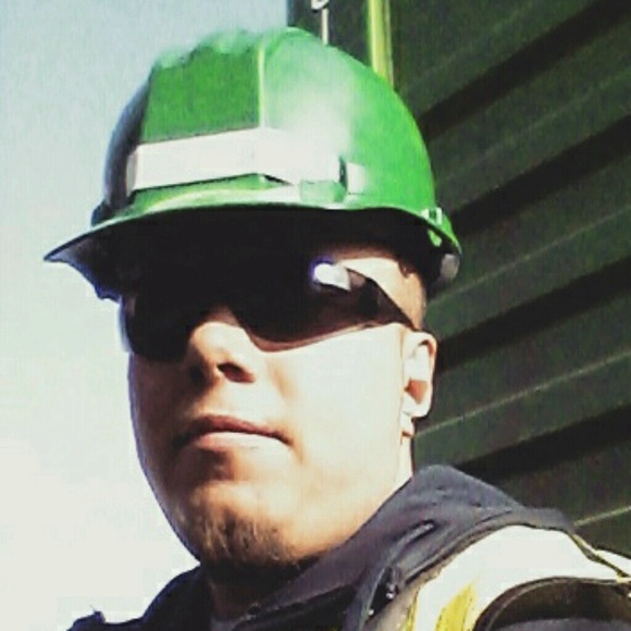 Profile Picture of Victor Almanza (@vmjr12) on Poshmark