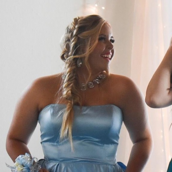 Profile Picture of Reagan Page (@002423) on Poshmark