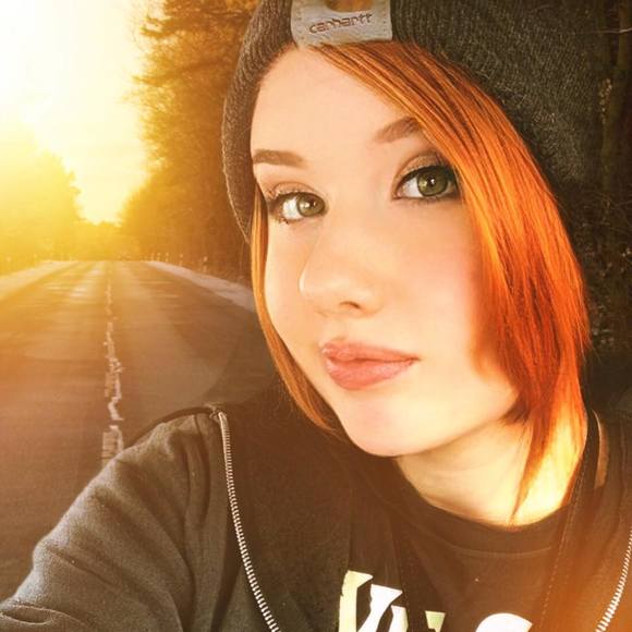 Profile Picture of Emily Estlund (@emilyestlund) on Poshmark