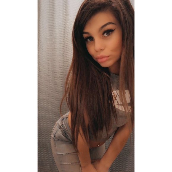 Profile Picture of Taylor Harker (@t_harker) on Poshmark