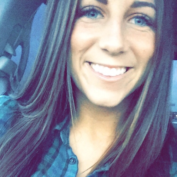 Profile Picture of Rachel Shackelford (@shackequine) on Poshmark