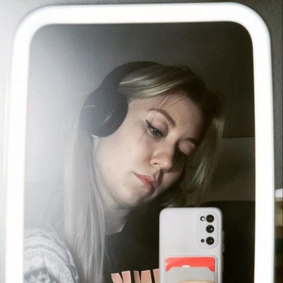 Profile Picture of Viktoriia Filimonova (@torifilin) on Poshmark