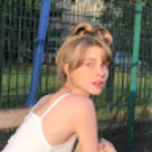 Profile Picture of Ruth Clay (@ruthclay) on Poshmark