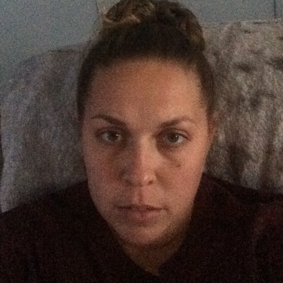 Profile Picture of Courtney Vanderpool (@cvanderpool19) on Poshmark