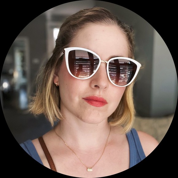 Sara Lenton - Poshmark Profile Picture of Sara Lenton (@sara_lenton) on Poshmark