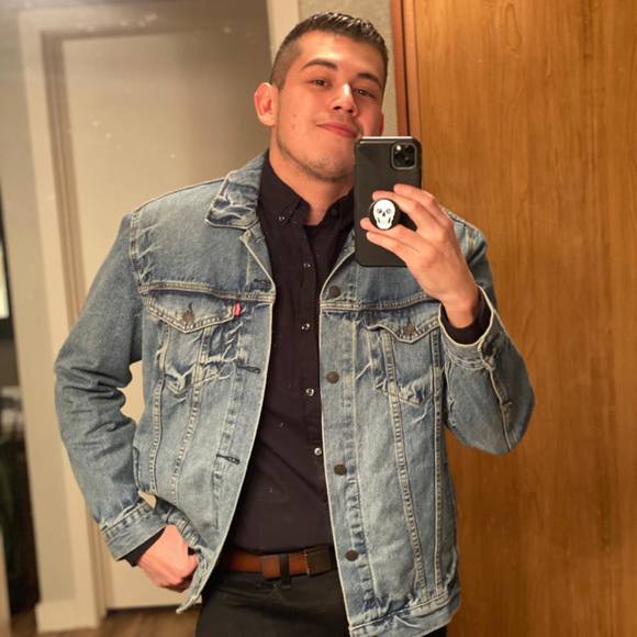 Profile Picture of Andrew Dehoyos (@andrewd0909) on Poshmark