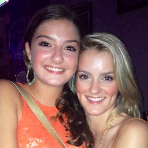 Profile Picture of Caroline Beecherl (@carobeech) on Poshmark