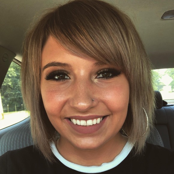 Profile Picture of Natalie Lamkemeyer (@njlamkemeyer) on Poshmark