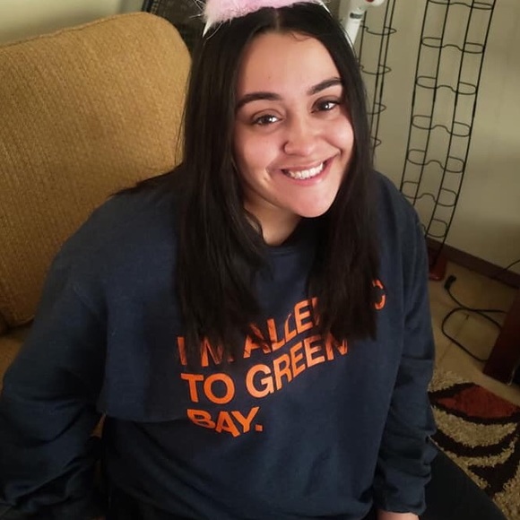 Profile Picture of Angelica Bernaschina (@dearmvrie) on Poshmark