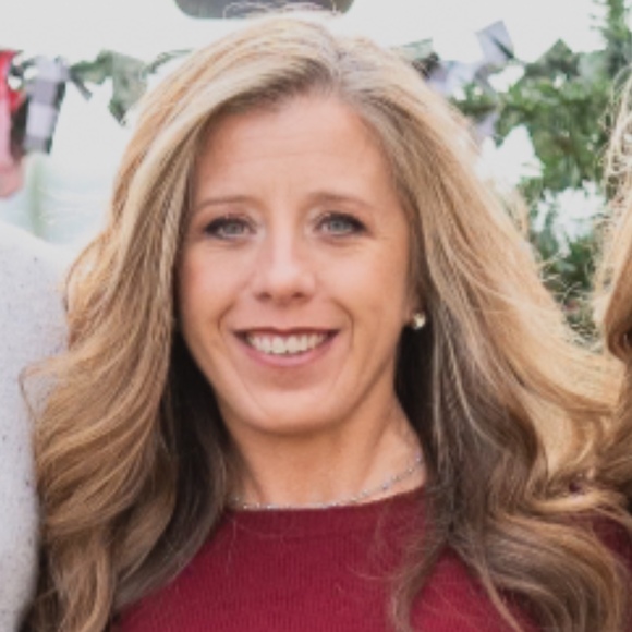 Profile Picture of Jennifer Krsanac (@jenniferkrsanac) on Poshmark