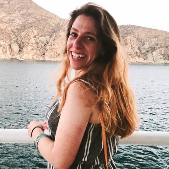 Profile Picture of Zoë Weitzman (@zweitzman) on Poshmark