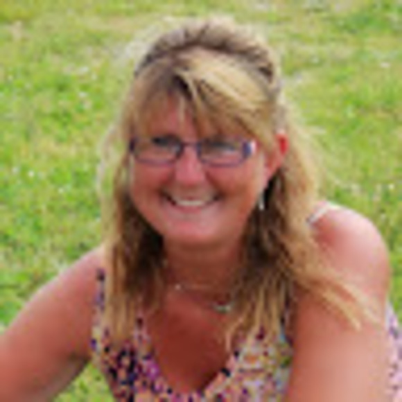 Profile Picture of Leah Bennett (@lbennett410) on Poshmark