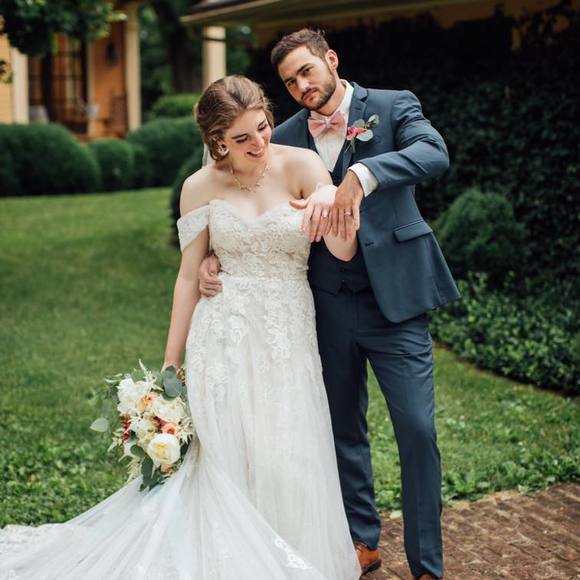 Profile Picture of Ethan Long (@elong010194) on Poshmark