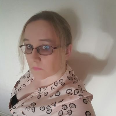 Profile Picture of Debbie Purvis (@willow_light) on Twitter