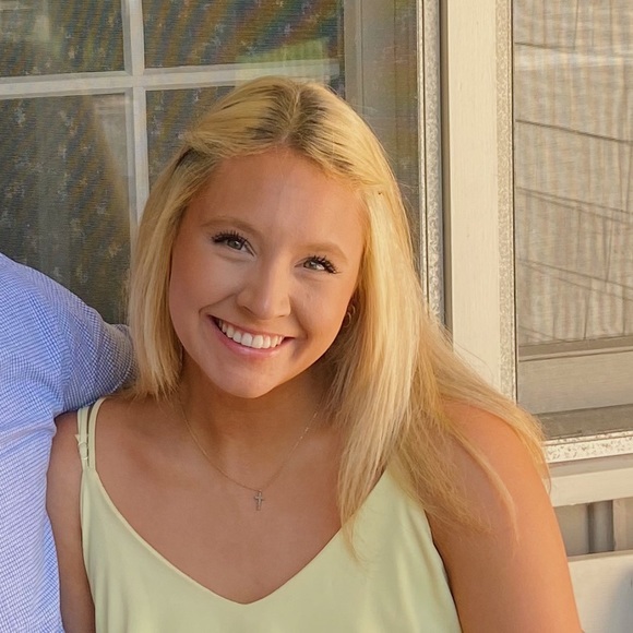 Profile Picture of Abby Rosselit (@abbyrosselit1) on Poshmark