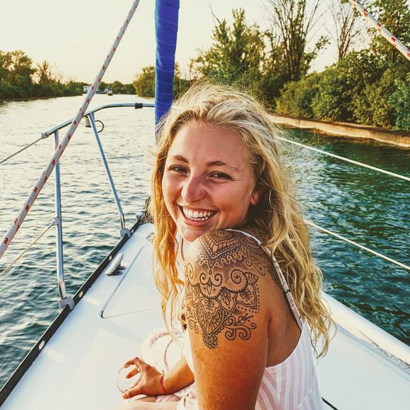 Profile Picture of Fé Baillargeon (@felixoue) on Poshmark