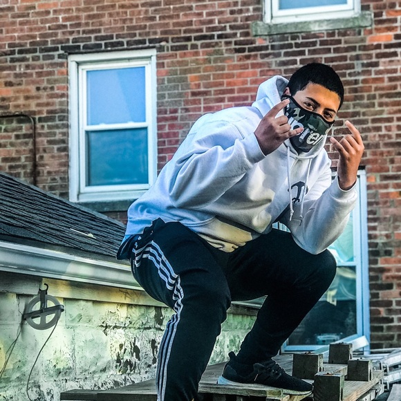 Profile Picture of Shawn Moniz (@shawn854) on Poshmark