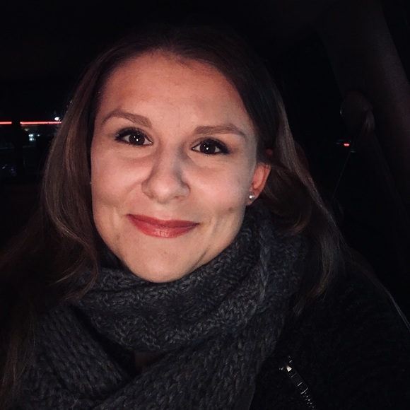 Profile Picture of Jacqueline Hofer (@amhareiner) on Poshmark